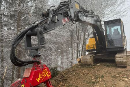 Baggerprozessor Volvo EC140B mit Woody 50