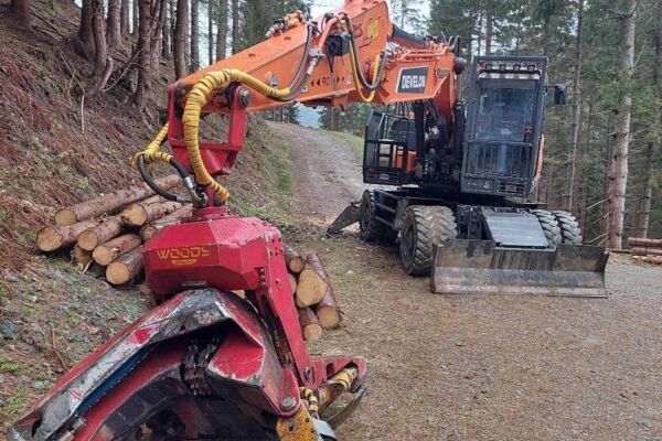 Mobilbagger Develon DX 210W-7 mit WOODY WH6-1 Z