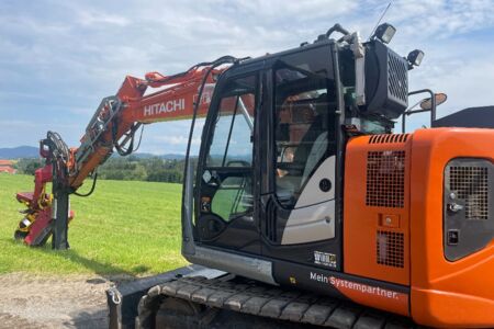 HITACHI ZX135US mit WOODY WH50-1