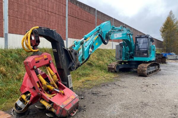 Baggerprozessor Kobelco SK230SRLC-5E mit Woody 70